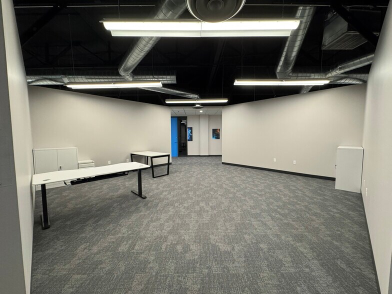 More Photos Of 7300 W Boston St, Chandler Warehouse For Lease