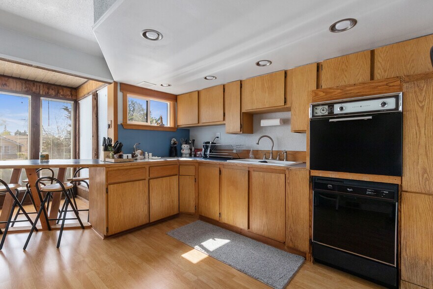 More Photos Of 2040 6th Ave, Tacoma Office For Sale