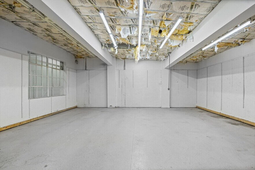 More Photos Of 215 W Franklin St, Delphi Flex For Sale