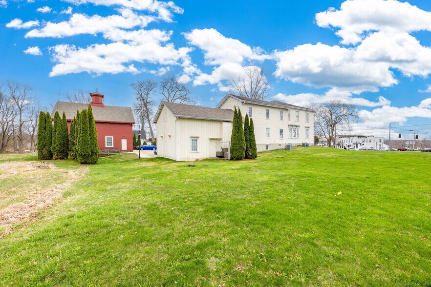 More Photos Of 11 Hayward Ave, Colchester Office For Sale