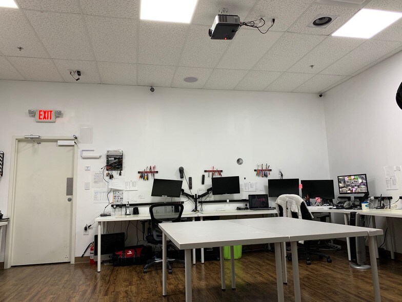 More Photos Of 3305 Mayhill Rd, Denton Unknown For Lease