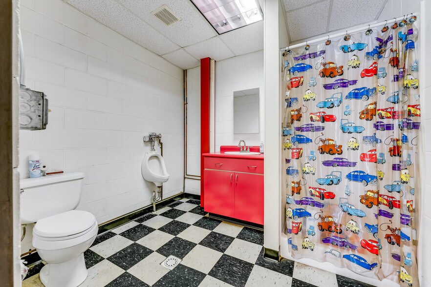 More Photos Of 2050 Winners Dr, Fairmont Auto Repair For Sale