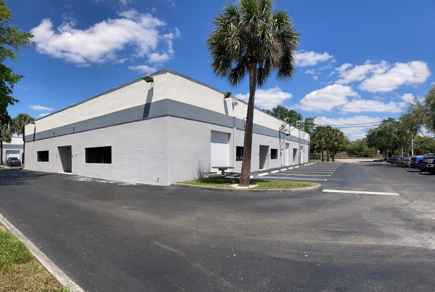 More Photos Of 11576 Pierson Rd, Wellington Warehouse For Lease