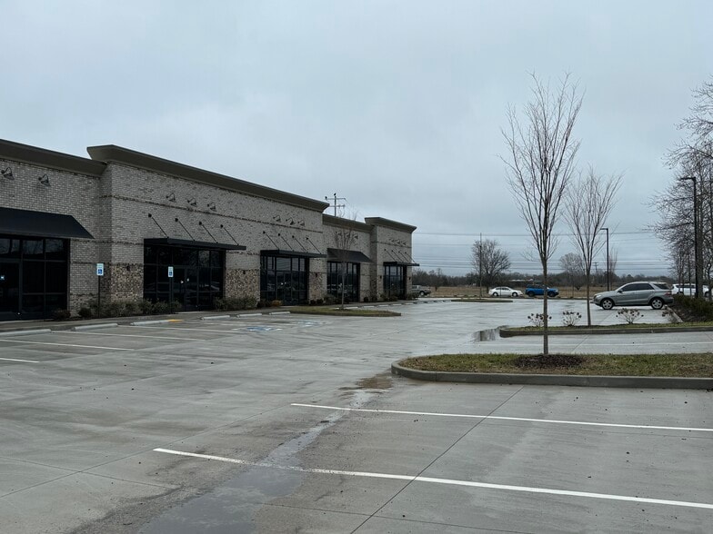 More Photos Of 2121 NW Broad St, Murfreesboro Storefront Retail Office For Lease