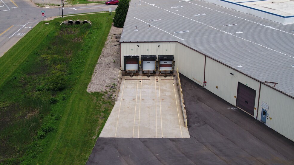 More Photos Of 413 E Murdock Ave, Oshkosh Manufacturing For Sale