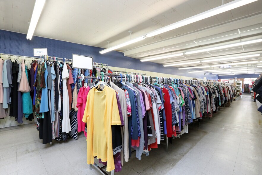 More Photos Of 106 N Wilson Ave, Jefferson Storefront For Sale