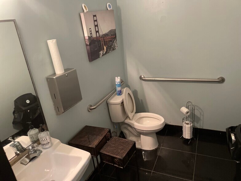 More Photos Of 1700 35th St, Orlando Warehouse For Lease