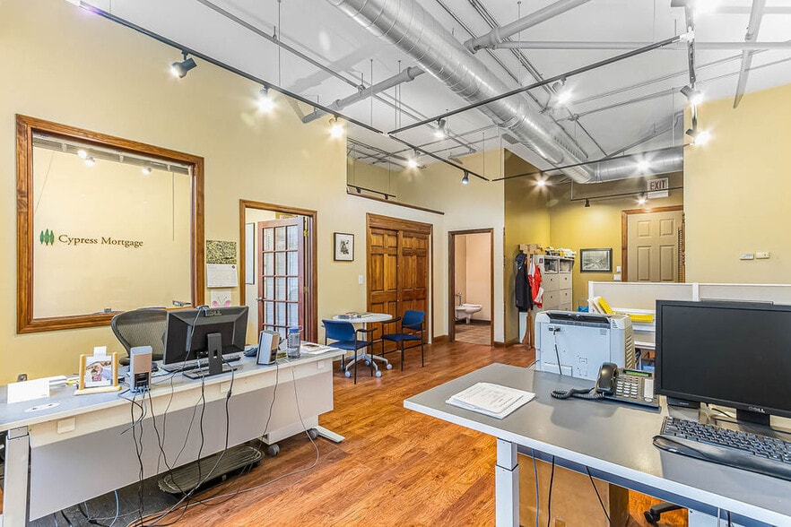 More Photos Of 824 W Superior St, Chicago Office Residential For Sale