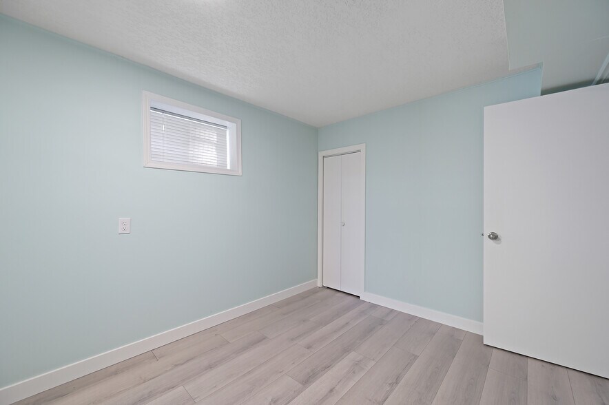 More Photos Of 132 17 Avenue NW, Calgary Office For Sale