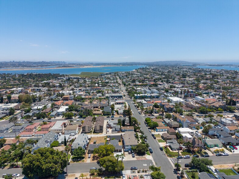 More Photos Of 2003 Emerald St, San Diego Apartments For Sale
