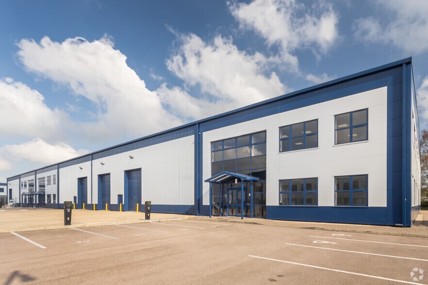 Primary Photo Of Laporte Way, Luton Distribution For Lease