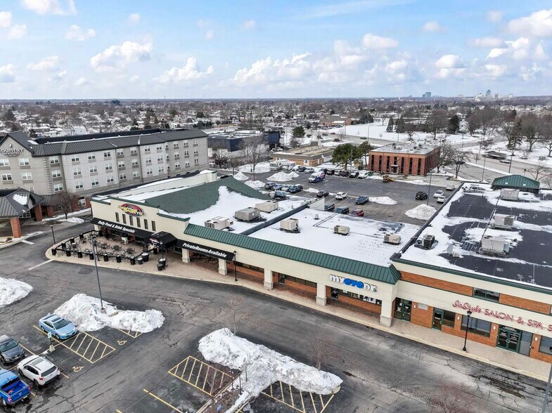 More Photos Of 1116 W Devon Ave, Elk Grove Village Office Residential For Lease