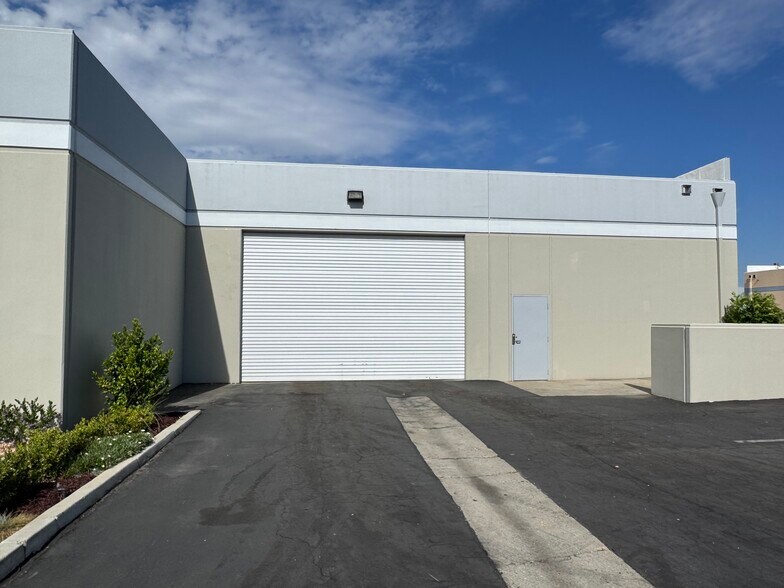 More Photos Of 13201 Barton Cir, Santa Fe Springs Service For Lease