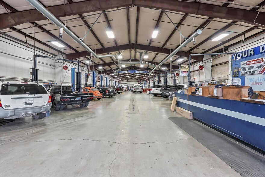 More Photos Of 555 N Pacific Hwy, Woodburn Auto Repair For Sale