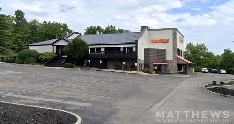 More Photos Of 12183-12185 Springfield Pike, Cincinnati Restaurant For Sale