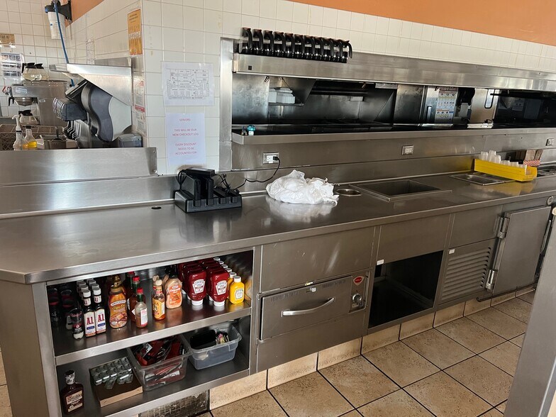 More Photos Of 1347 Kinneman Dr, Bourbonnais Restaurant For Sale