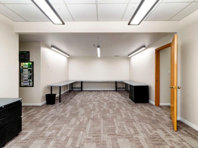 More Photos Of 4070-4084 S 300 W, Salt Lake City Light Manufacturing For Lease