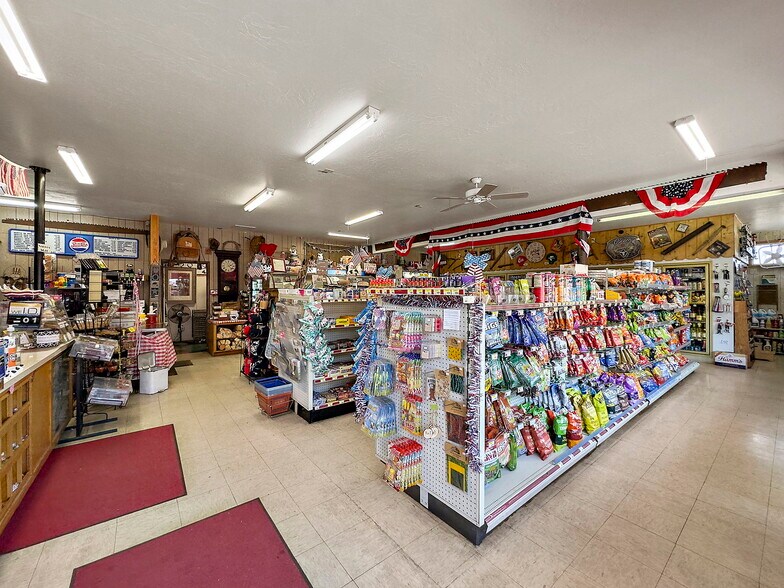 More Photos Of 577 Main St, Ferndale General Retail For Sale