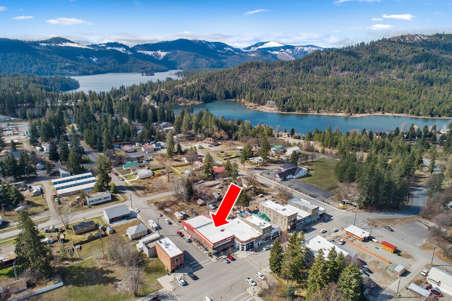 More Photos Of 6210 W Maine St, Spirit Lake Freestanding For Sale