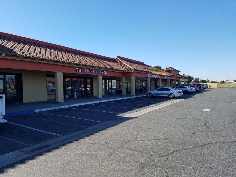 More Photos Of 911-945 W Foothill Blvd, Rialto Unknown For Lease