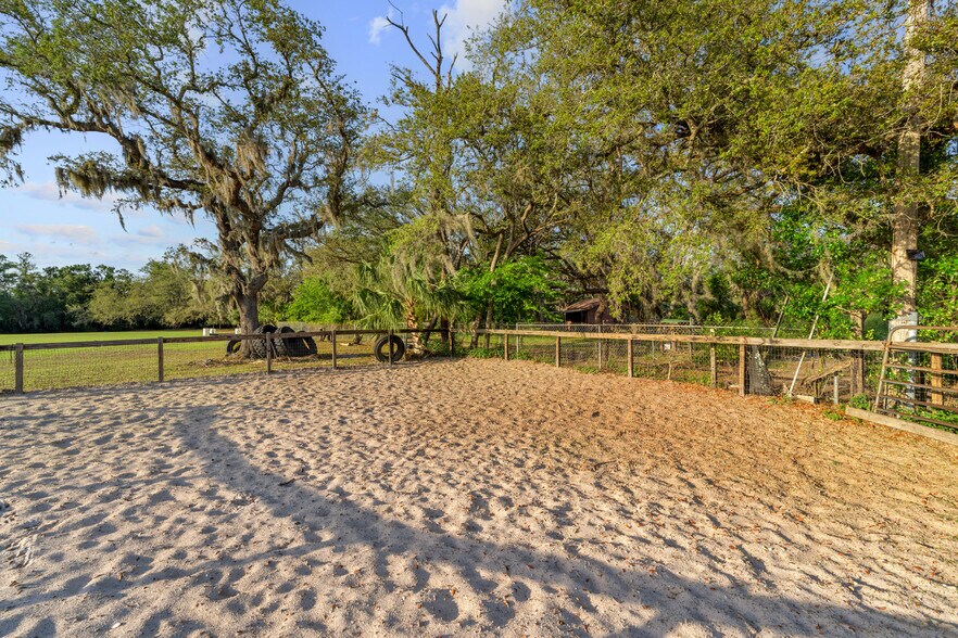 More Photos Of 7705 Gardner Rd, Tampa Specialty For Sale