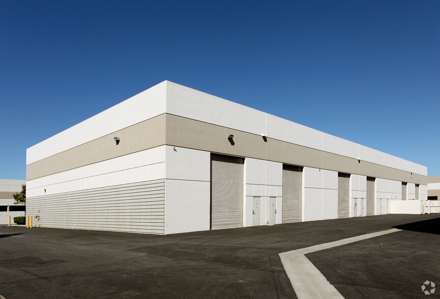 More Photos Of 14925 Paramount Blvd, Paramount Flex For Sale