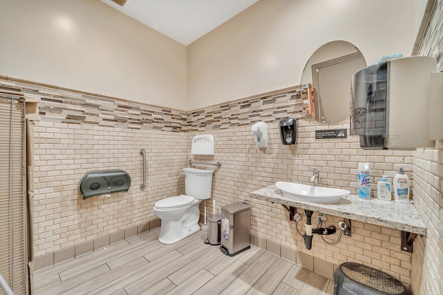 More Photos Of 10624 S. Loop blvd, California City Fast Food For Sale