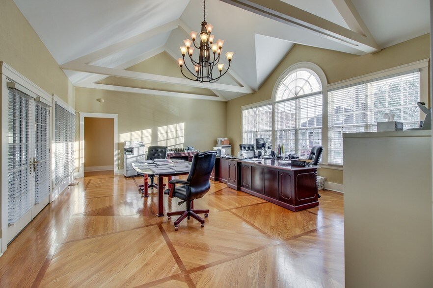 More Photos Of 325 Bridge St, Franklin Office For Sale