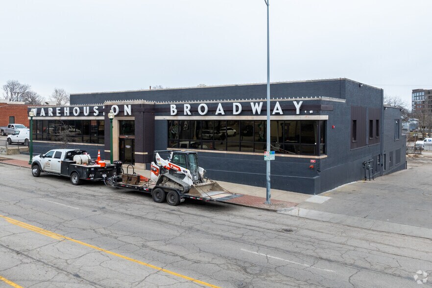 More Photos Of 3951 Broadway St, Kansas City Bar For Sale