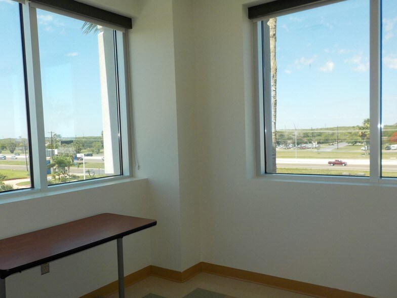 More Photos Of 5700 N Exp 77/83, Brownsville Medical For Lease