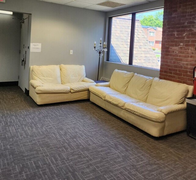 More Photos Of 2 Stowe Rd, Peekskill Medical For Lease
