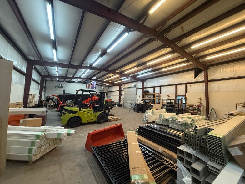 More Photos Of 850500 Us-17, Yulee Warehouse For Lease