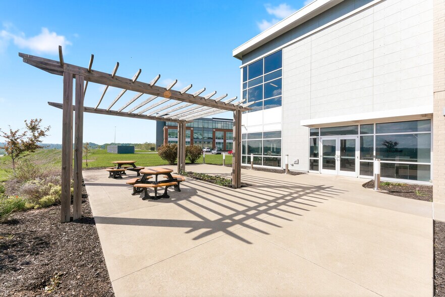 More Photos Of 423 Fortress Blvd, Morgantown Office For Sale