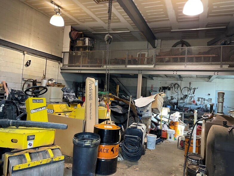 More Photos Of 110 Mineola Ave, Roslyn Heights Light Distribution For Sale