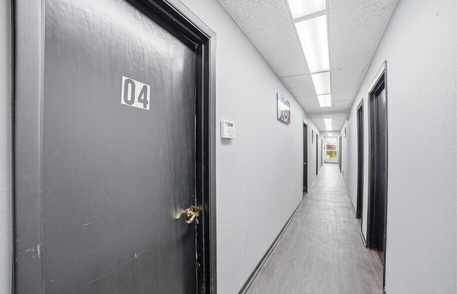 More Photos Of 2908 11th St, Dallas Office For Sale