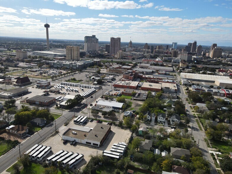 More Photos Of 1505 E Houston St, San Antonio Truck Terminal For Lease