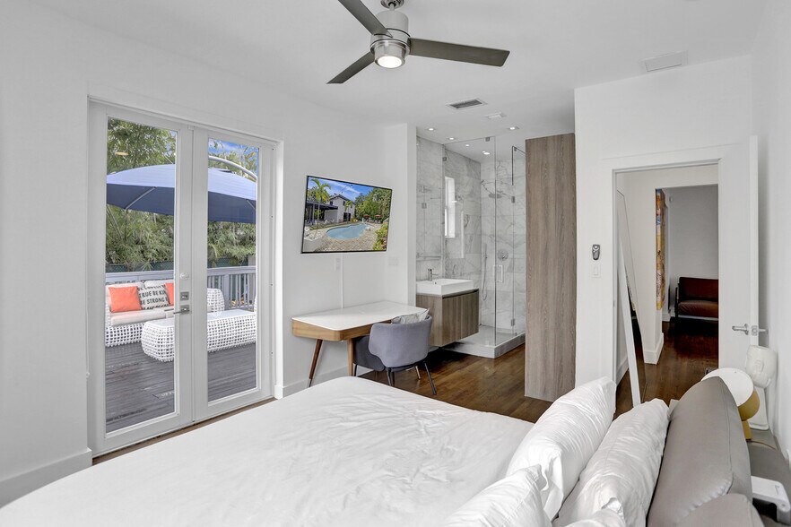 More Photos Of 430 Ne 121st St, Biscayne Park Movie Radio TVStudio For Sale