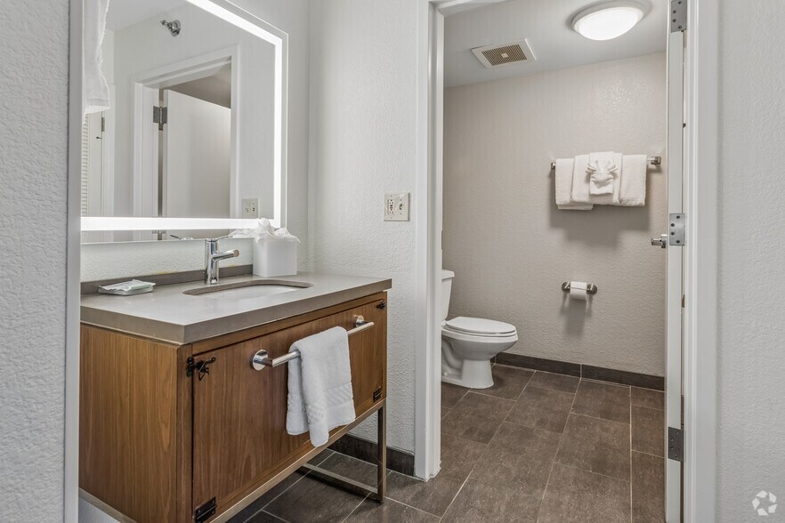 More Photos Of 3076 Kirby Pky, Memphis Hotel For Sale