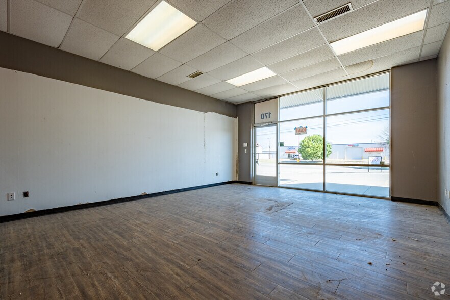 More Photos Of 3855 Business Park Dr, Amarillo Showroom For Lease