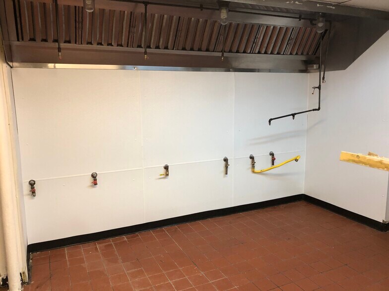 More Photos Of 321 N Main St, Hendersonville Restaurant For Lease