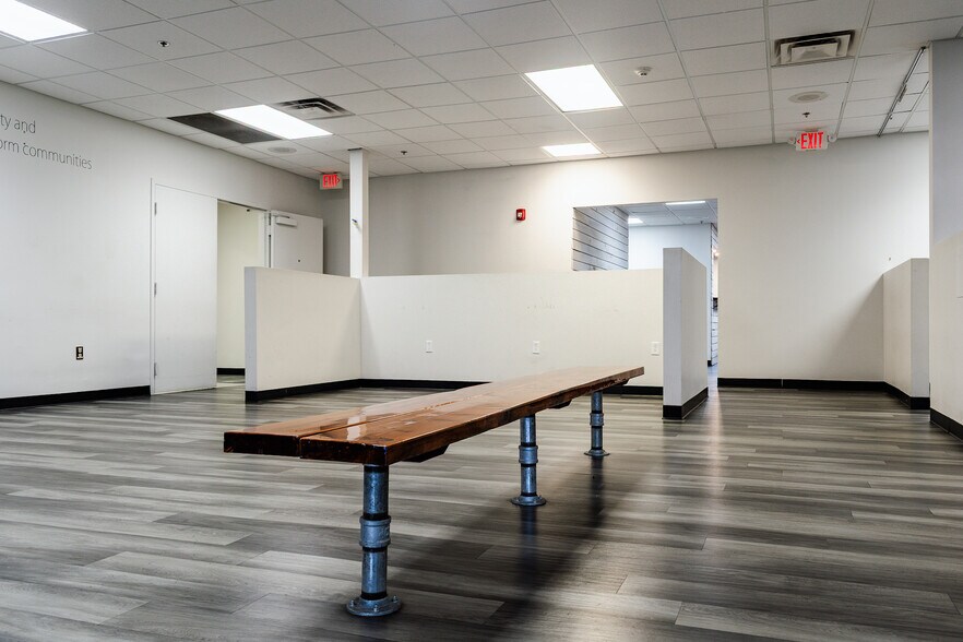 More Photos Of 1707 Alpine Dr, Columbia Storefront Retail Office For Lease