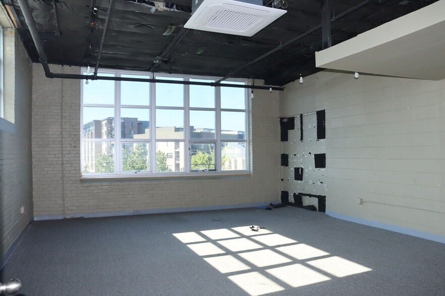 More Photos Of 100 Cherokee Blvd, Chattanooga Office For Sale