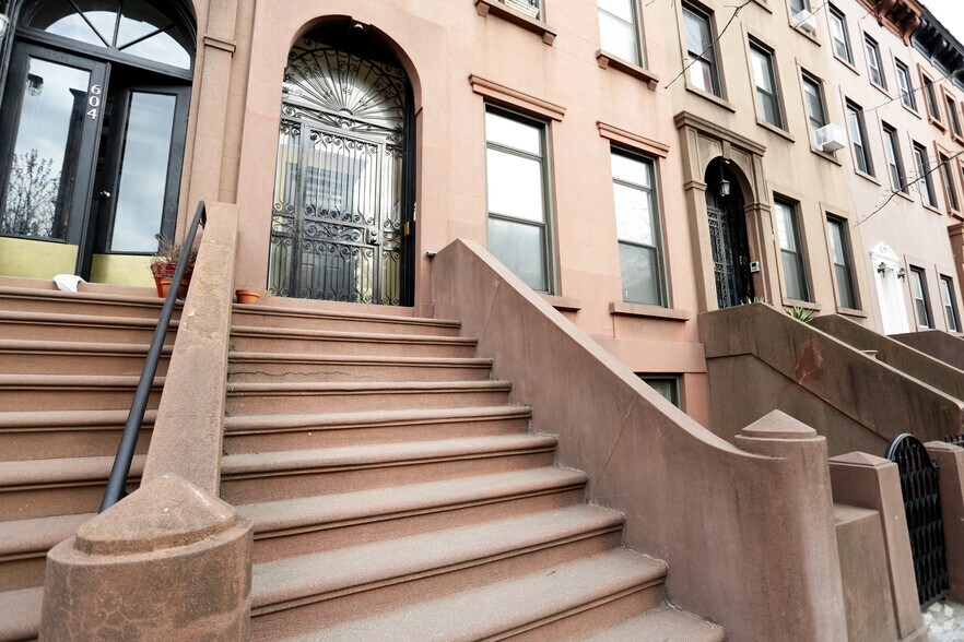 More Photos Of 602 Henry St, Brooklyn Apartments For Sale