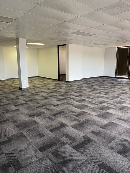 More Photos Of 333 West Loop North, Houston Office For Sale