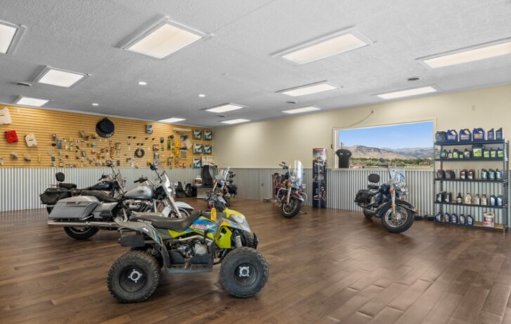 More Photos Of 1121 S Main St, Buffalo Service Station For Sale