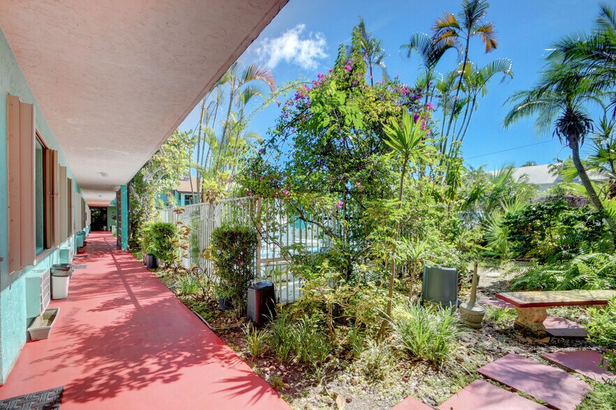 More Photos Of 901 S Federal Hwy, Lake Worth Hotel For Sale