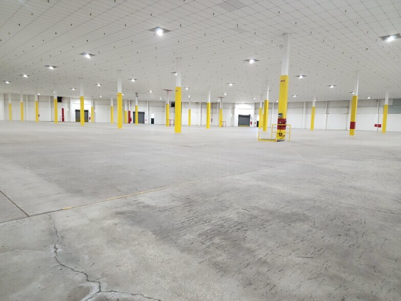 More Photos Of 1301 N 34th St, Saint Petersburg Warehouse For Sale