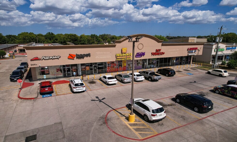 More Photos Of 9441 Cullen Blvd, Houston Unknown For Lease
