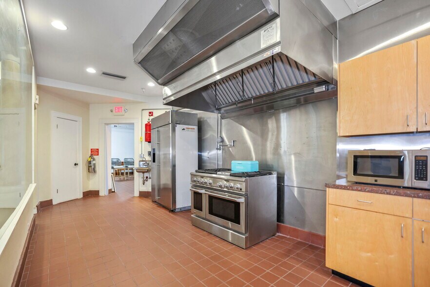 More Photos Of 155 8th St N, Saint Petersburg Office Residential For Lease