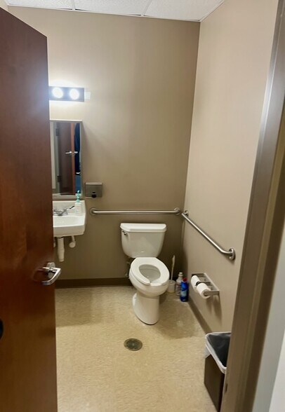 More Photos Of 96 Erskine Ln, Scott Depot Flex For Lease